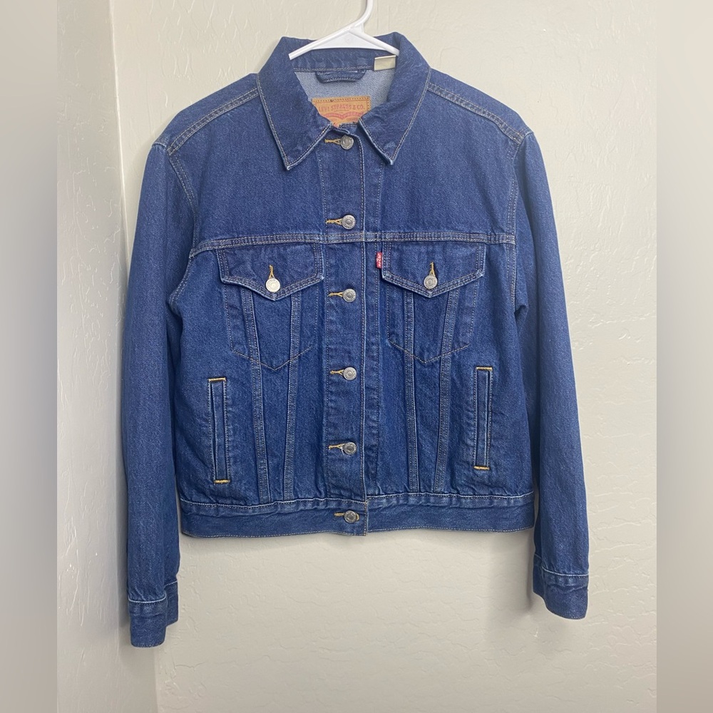 Womans Levi’s Denim Trucker Blue Jean Jacket Size Small